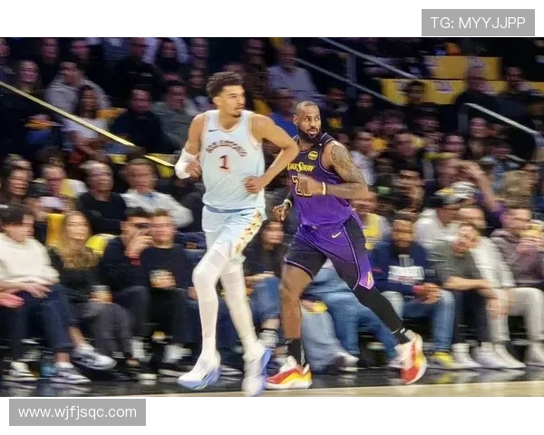 詹姆斯领衔湖人逆转取胜西部格局再起波澜季后赛前景成焦点讨论